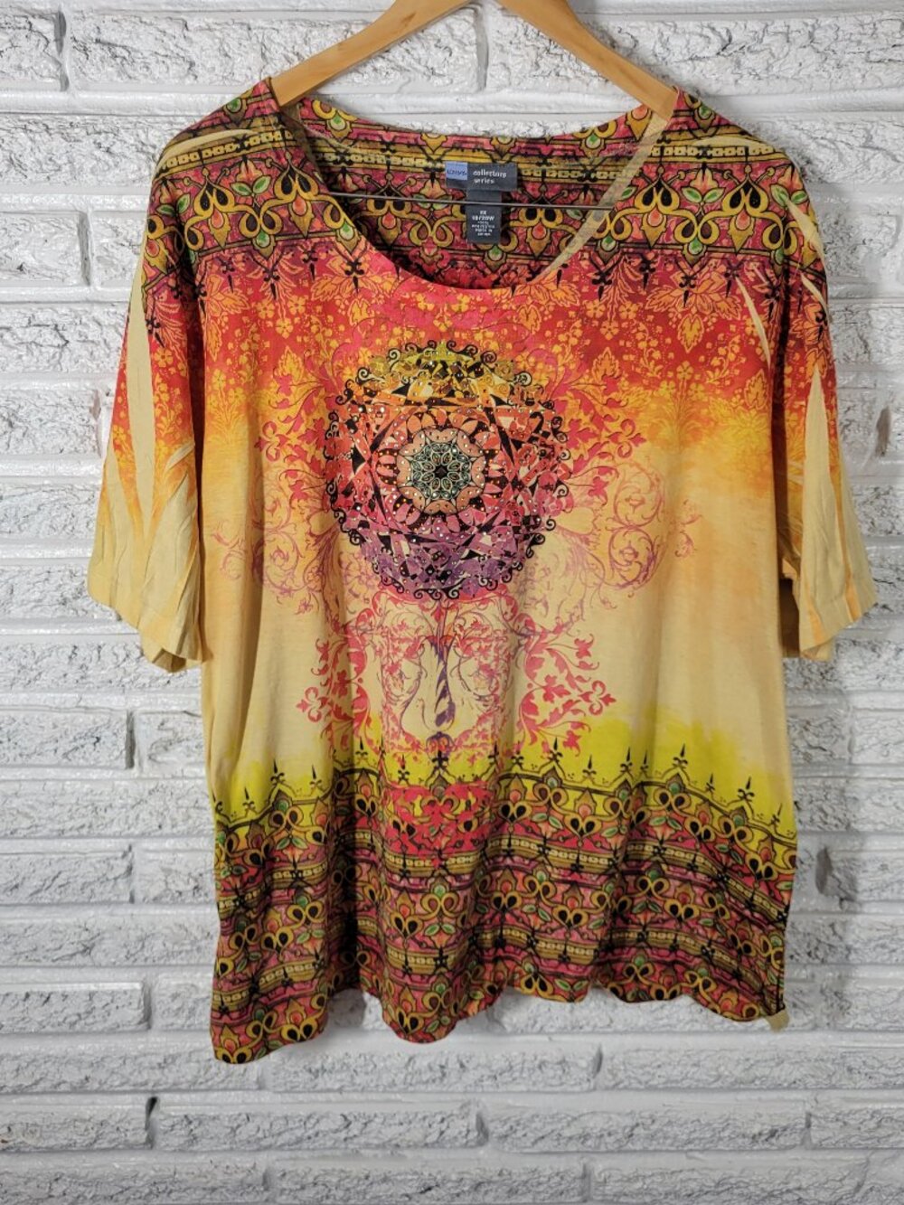 Liz & Me Womens 1X Orange Yellow Mandala Rhinestone Laser Cut Top GEO103E